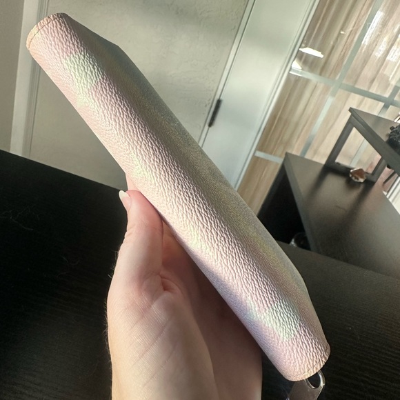 Limited Edition Louis Vuitton Escale Pastel zippy wallet card holder - Picture 12 of 16